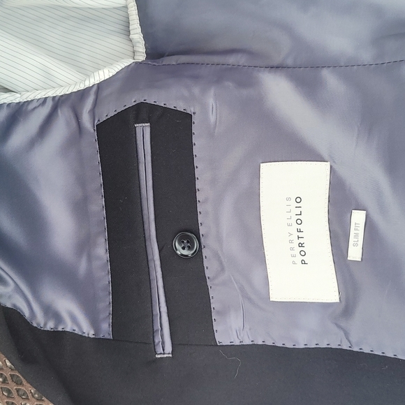 Perry Ellis Portfolio suit slim fit - Picture 2 of 4